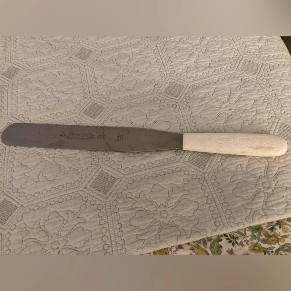 Dexter Russell Sani-Safe 10-inch baker's spatula S284-10 spread creams uniformly